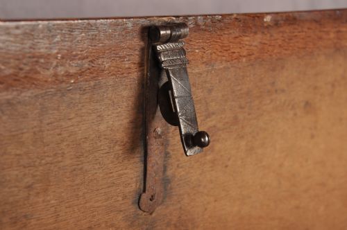 17TH CENTURY OAK COFFER - ADDITIONAL PHOTO 19