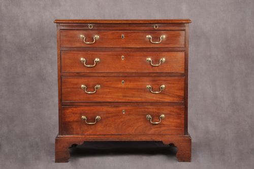 FINE SMALL 18TH CENTURY MAHOGANY CHEST OF DRAWERS - ADDITIONAL PHOTO 1