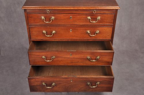 FINE SMALL 18TH CENTURY MAHOGANY CHEST OF DRAWERS - ADDITIONAL PHOTO 7