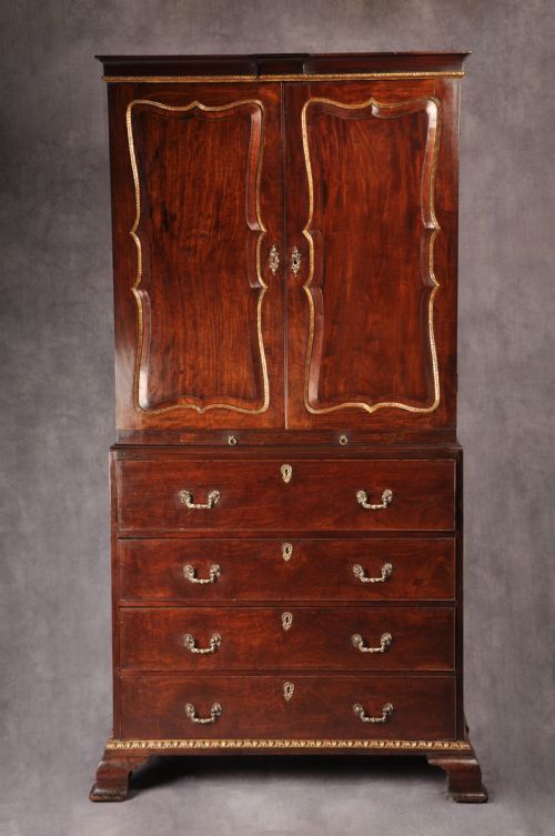 FINE 18TH CENTURY MAHOGANY SECRETAIRE CABINET - ADDITIONAL PHOTO 1