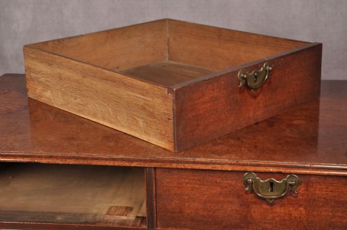 EARLY 18TH CENTURY MAHOGANY CHEST OF DRAWERS - ADDITIONAL PHOTO 7