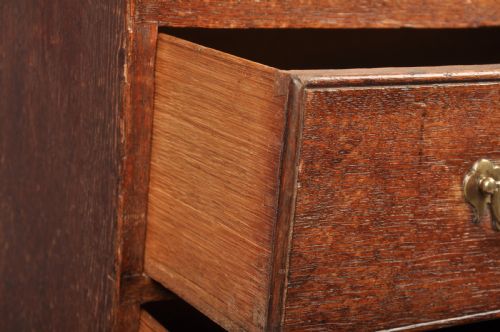 SMALL EARLY 18TH CENTURY OAK BUREAU - ADDITIONAL PHOTO 11