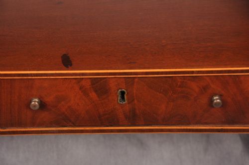 A FINE SET OF 18TH CENTURY MAHOGANY HANGING SHELFS - ADDITIONAL PHOTO 3