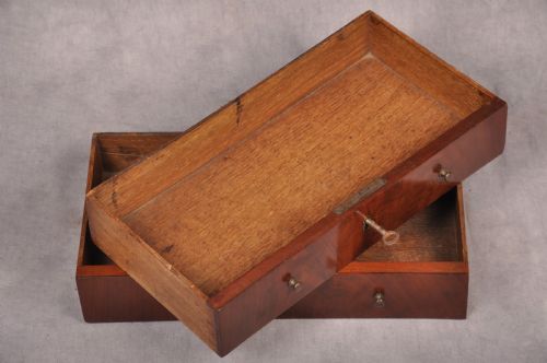 A FINE SET OF 18TH CENTURY MAHOGANY HANGING SHELFS - ADDITIONAL PHOTO 4