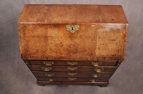EARLY 18TH CENTURY WALNUT BUREAU - ADDITIONAL PHOTO 10