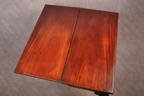 FINE 18TH CENTURY MAHOGANY TRIPLE TOP CARD TABLE - ADDITIONAL PHOTO 6