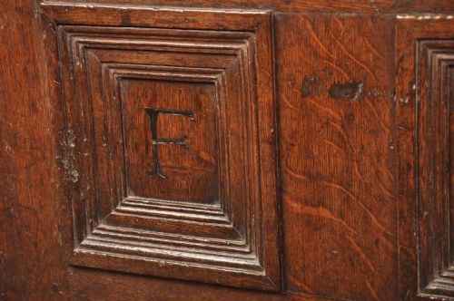 RARE DATED ELIZABETHAN COFFER - ADDITIONAL PHOTO 3