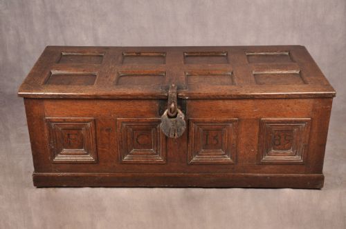RARE DATED ELIZABETHAN COFFER - ADDITIONAL PHOTO 4