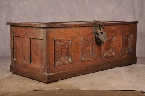 RARE DATED ELIZABETHAN COFFER - ADDITIONAL PHOTO 6