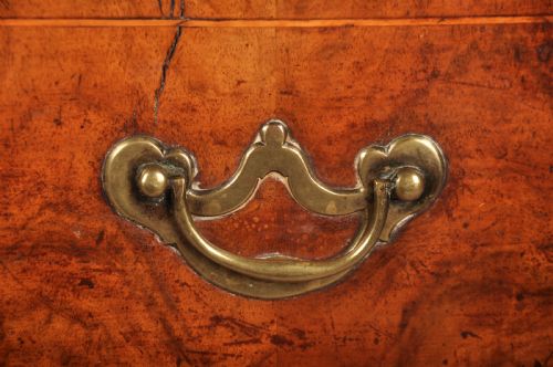 FINE EARLY 18TH CENTURY WALNUT BUREAU - ADDITIONAL PHOTO 2