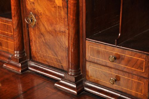 FINE EARLY 18TH CENTURY WALNUT BUREAU - ADDITIONAL PHOTO 13