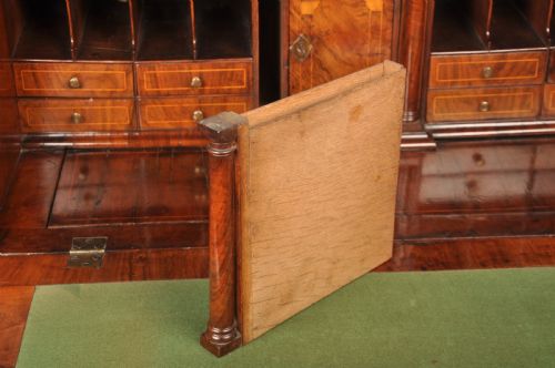 FINE EARLY 18TH CENTURY WALNUT BUREAU - ADDITIONAL PHOTO 14