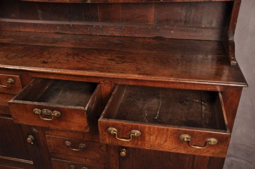 FABULOUS MID 18TH CENTURY WELSH OAK DRESSER - ADDITIONAL PHOTO 5