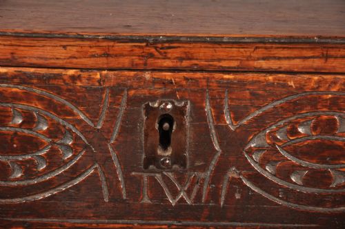 RARE 17TH CENTURY DORSET OAK COFFER - ADDITIONAL PHOTO 3