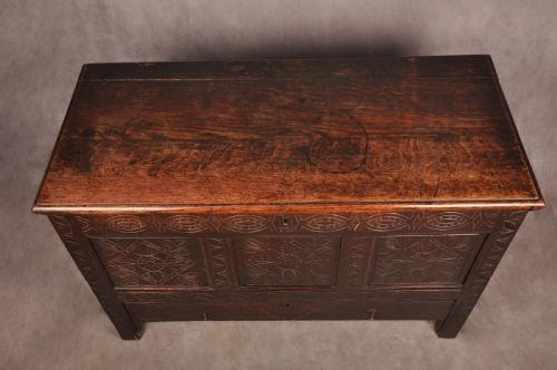RARE 17TH CENTURY DORSET OAK COFFER - ADDITIONAL PHOTO 4