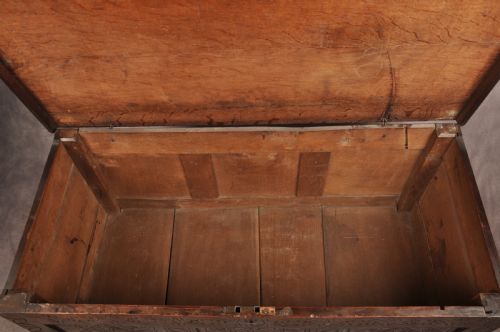 RARE 17TH CENTURY DORSET OAK COFFER - ADDITIONAL PHOTO 5