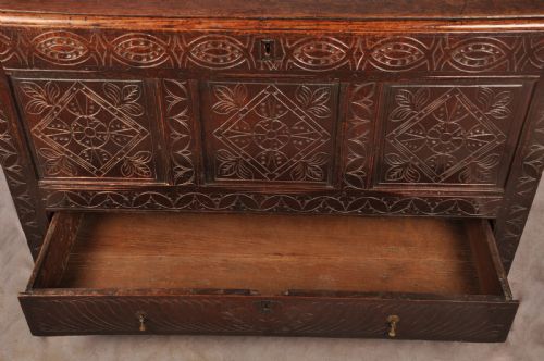 RARE 17TH CENTURY DORSET OAK COFFER - ADDITIONAL PHOTO 8