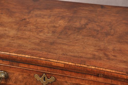 SMALL 18TH CENTURY WALNUT CHEST OF DRAWERS - ADDITIONAL PHOTO 11