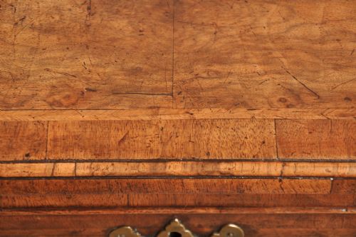 SMALL 18TH CENTURY WALNUT CHEST OF DRAWERS - ADDITIONAL PHOTO 12