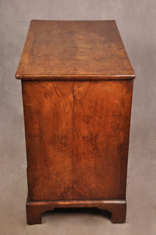 SMALL 18TH CENTURY WALNUT CHEST OF DRAWERS - ADDITIONAL PHOTO 15