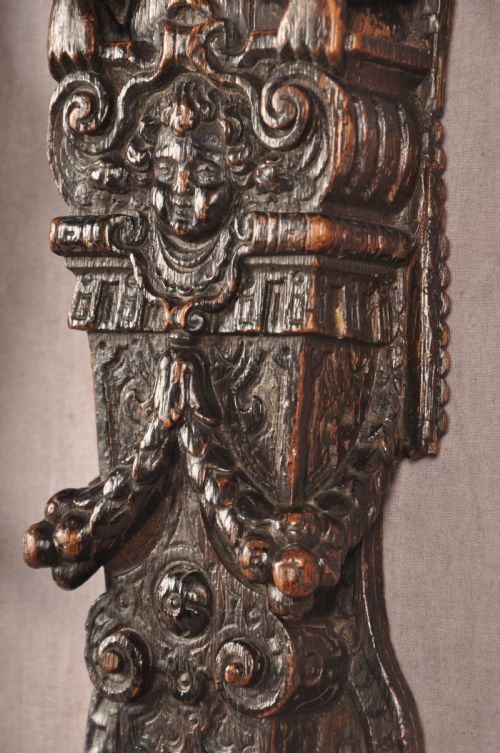 A VERY FINE PAIR OF 17TH CENTURY OAK CARVED FIGURES - ADDITIONAL PHOTO 1