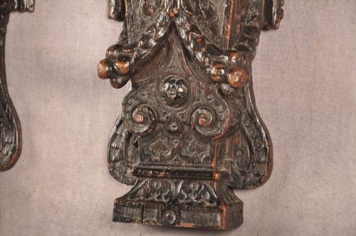 A VERY FINE PAIR OF 17TH CENTURY OAK CARVED FIGURES - ADDITIONAL PHOTO 4
