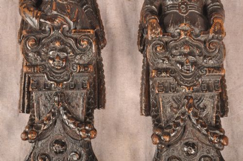 A VERY FINE PAIR OF 17TH CENTURY OAK CARVED FIGURES - ADDITIONAL PHOTO 5