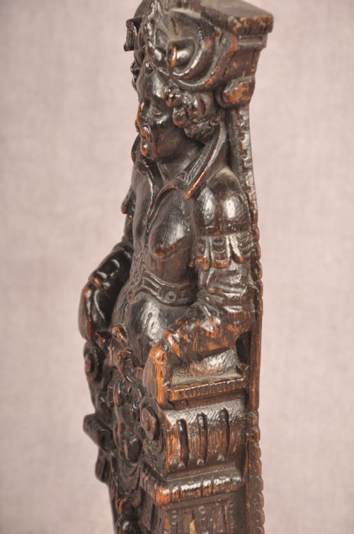 A VERY FINE PAIR OF 17TH CENTURY OAK CARVED FIGURES - ADDITIONAL PHOTO 6