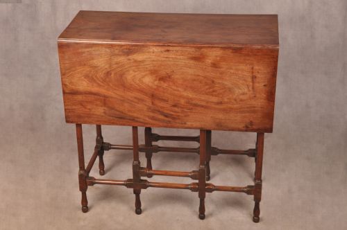 FINE 18TH CENTURY MAHOGANY SPIDER TABLE - ADDITIONAL PHOTO 1