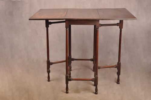 FINE 18TH CENTURY MAHOGANY SPIDER TABLE - ADDITIONAL PHOTO 4