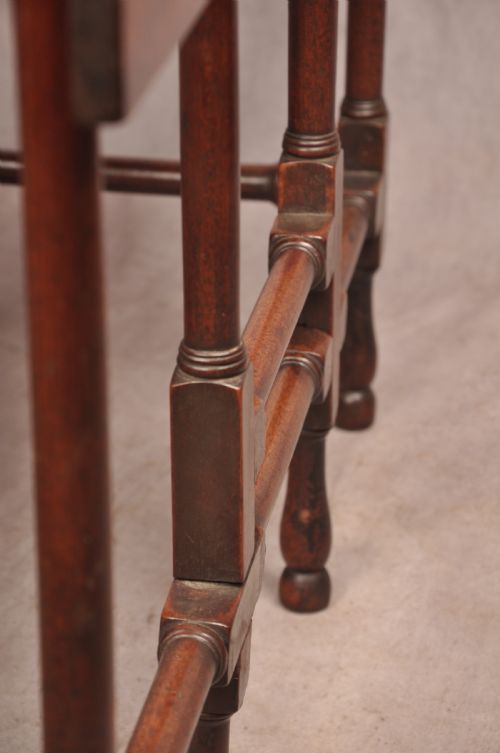 FINE 18TH CENTURY MAHOGANY SPIDER TABLE - ADDITIONAL PHOTO 8