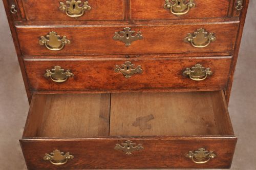 A FINE EARLY 18TH CENTURY OAK BUREAU OF SMALL PROPORTIONS - ADDITIONAL PHOTO 17