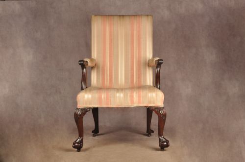 A VERY FINE 18TH CENTURY MAHOGANY LIBRARY CHAIR - ADDITIONAL PHOTO 1