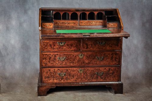 FINE 17TH CENTURY MULBERRY BUREAU IN THE MANNER OF COXED WOSTER - ADDITIONAL PHOTO 2