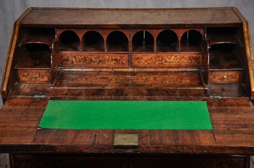 FINE 17TH CENTURY MULBERRY BUREAU IN THE MANNER OF COXED WOSTER - ADDITIONAL PHOTO 3