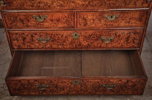 FINE 17TH CENTURY MULBERRY BUREAU IN THE MANNER OF COXED WOSTER - ADDITIONAL PHOTO 9