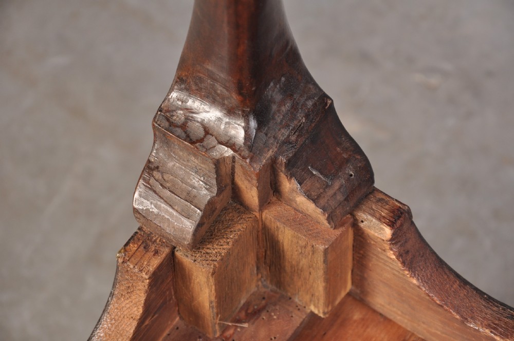 Fine Early 18th Century Walnut Lowboy View XVI