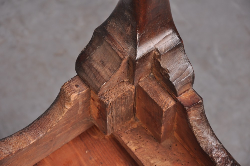 Fine Early 18th Century Walnut Lowboy View XVII