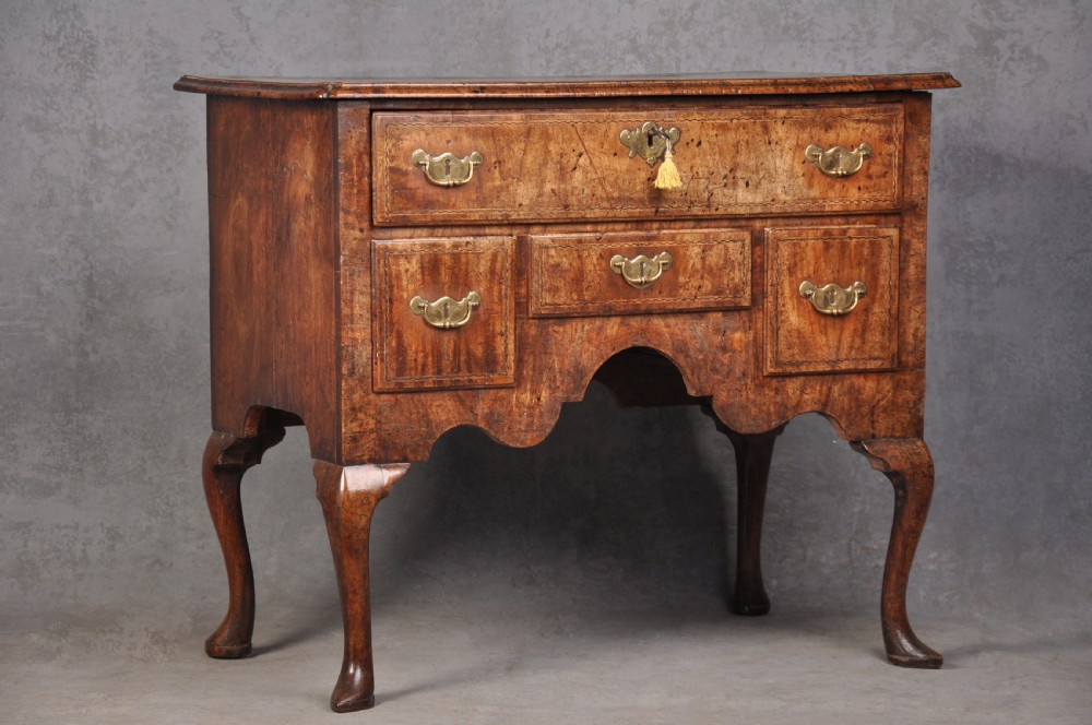 Fine Early 18th Century Walnut Lowboy View XVIII