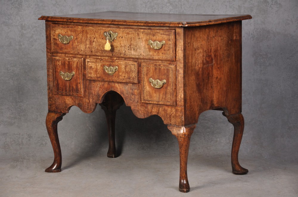 Fine Early 18th Century Walnut Lowboy View XIX