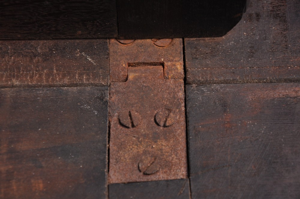 An 18th-century mahogany gateleg table featuring a drop-leaf top, hinged rounded leaves, and slender cabriole legs terminating in pad feet. View V