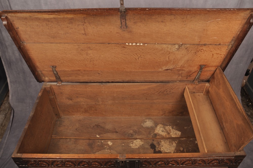 17th Century Oak Coffer View XVI