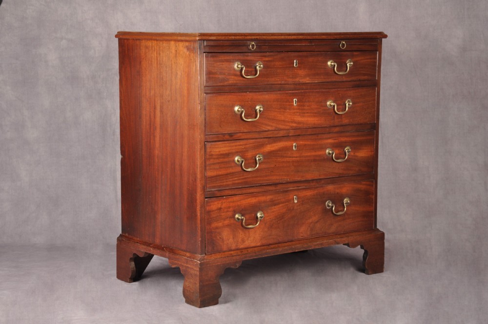 Fine & Small 18th Century Mahogany Chest Of Drawers
