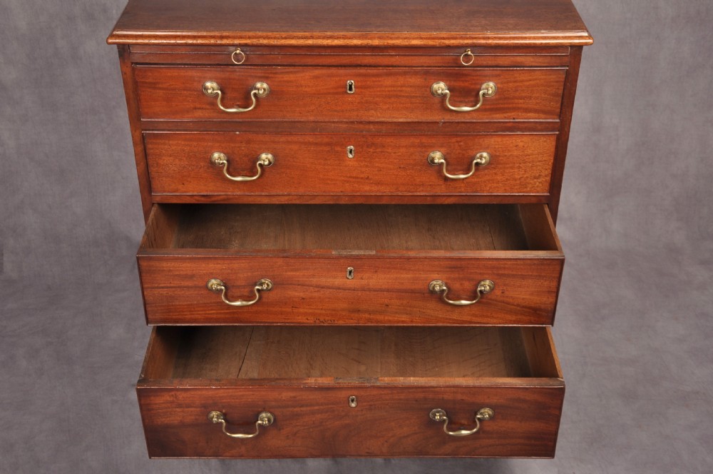 Fine & Small 18th Century Mahogany Chest Of Drawers View VIII