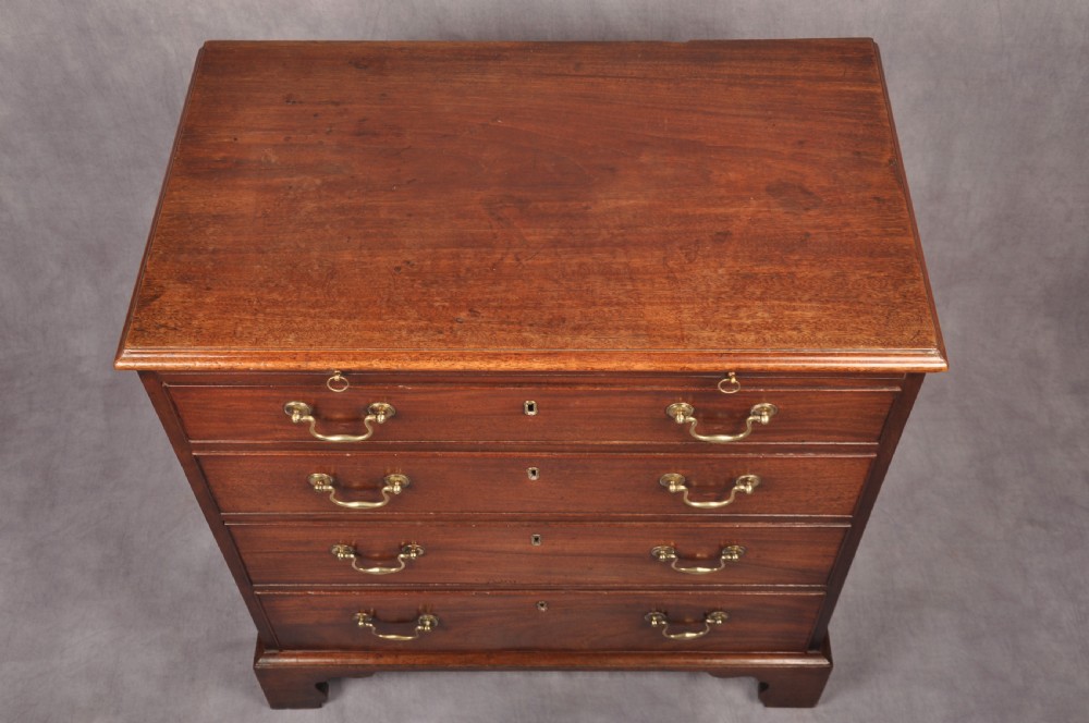 Fine & Small 18th Century Mahogany Chest Of Drawers View XII