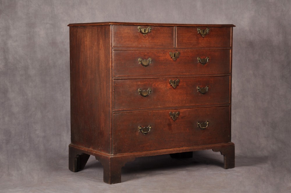 Early 18th Century Mahogany Chest Of Drawers View II