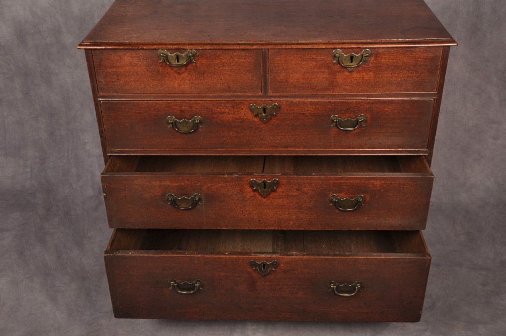 Early 18th Century Mahogany Chest Of Drawers View VI