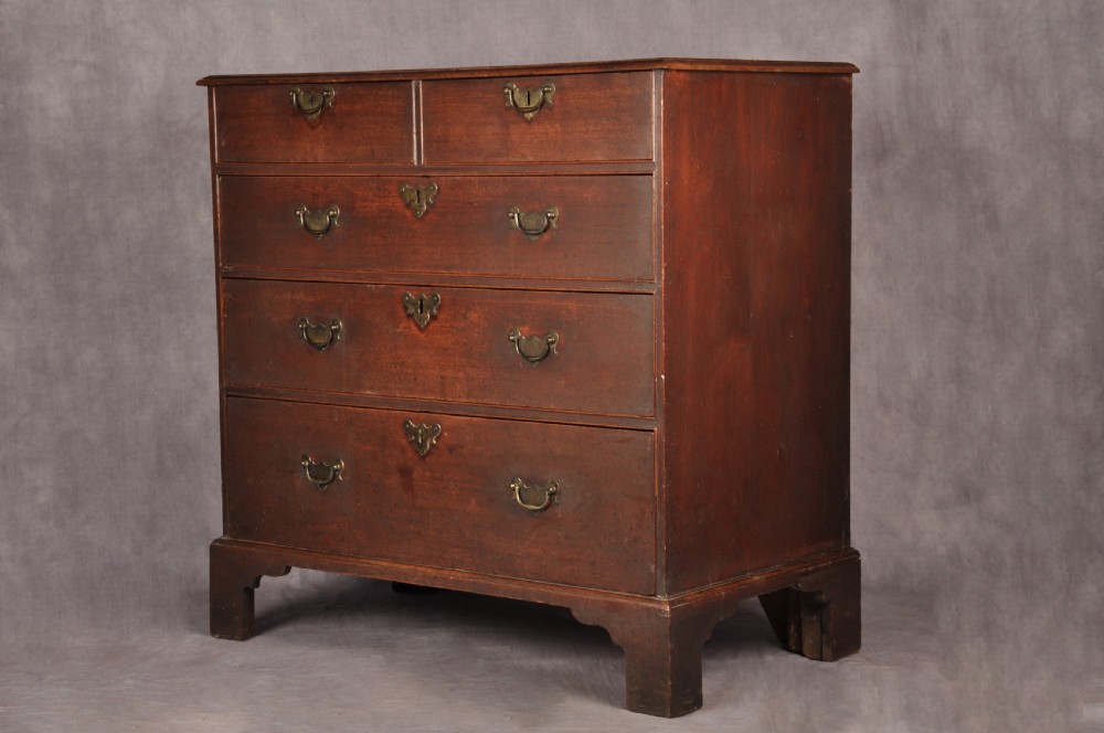 Early 18th Century Mahogany Chest Of Drawers View X