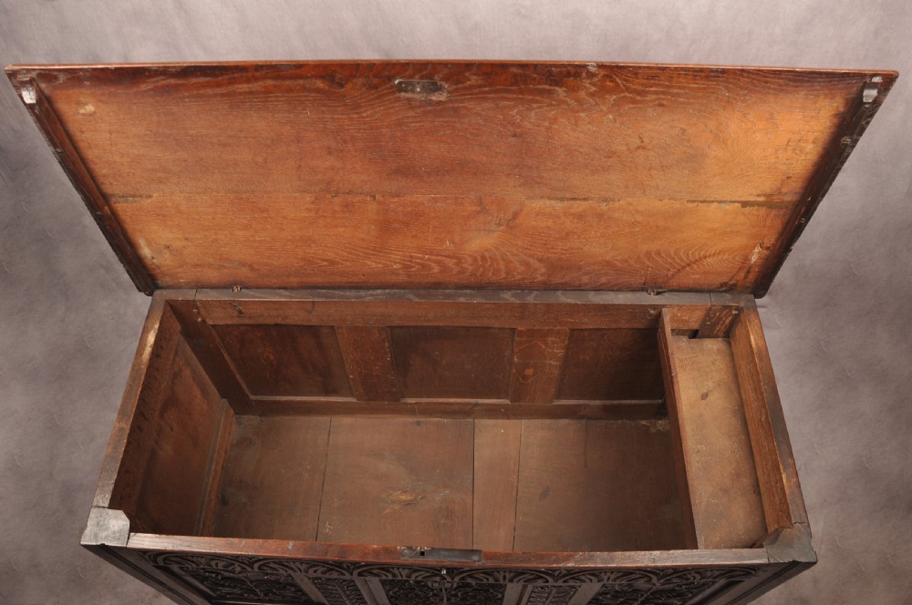 17th century Oak Coffer  View XI