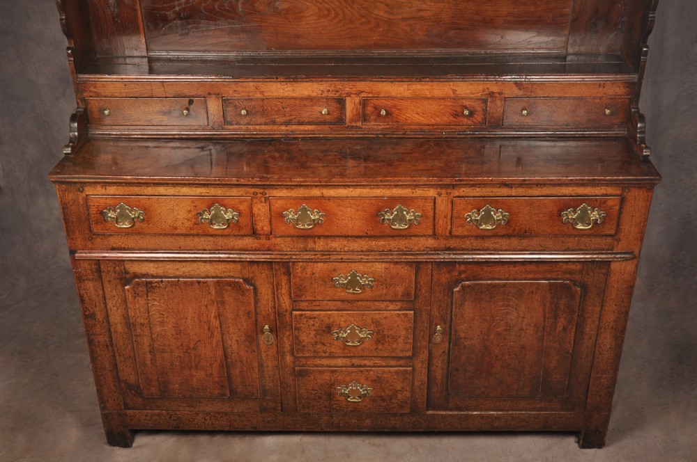 Fine 18th Century Welsh Oak Dresser View II